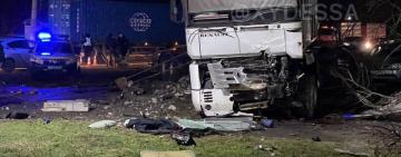 Смертельное ДТП в Одесской области: пьяный водитель фуры выехал на встречную полосу и столкнулся с легковым авто 